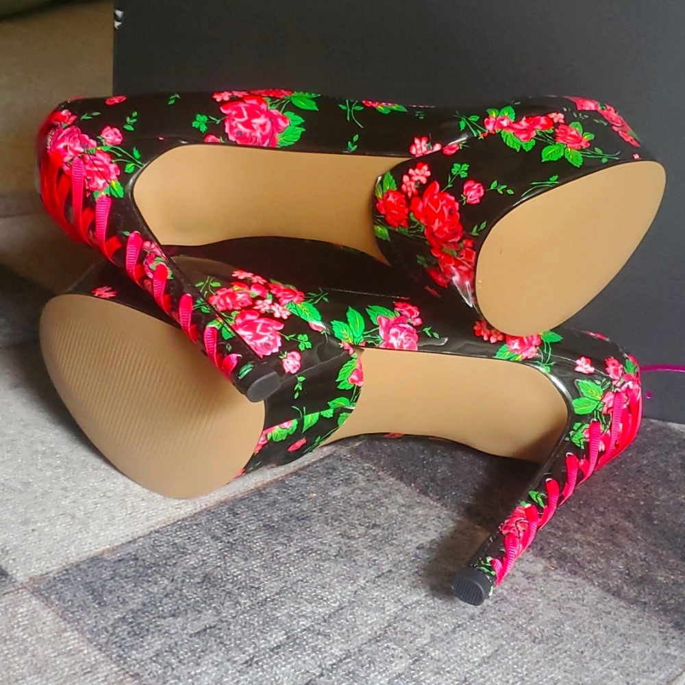 Betsey Johnson Floral Pumps Bonnee - Picture 9 of 10